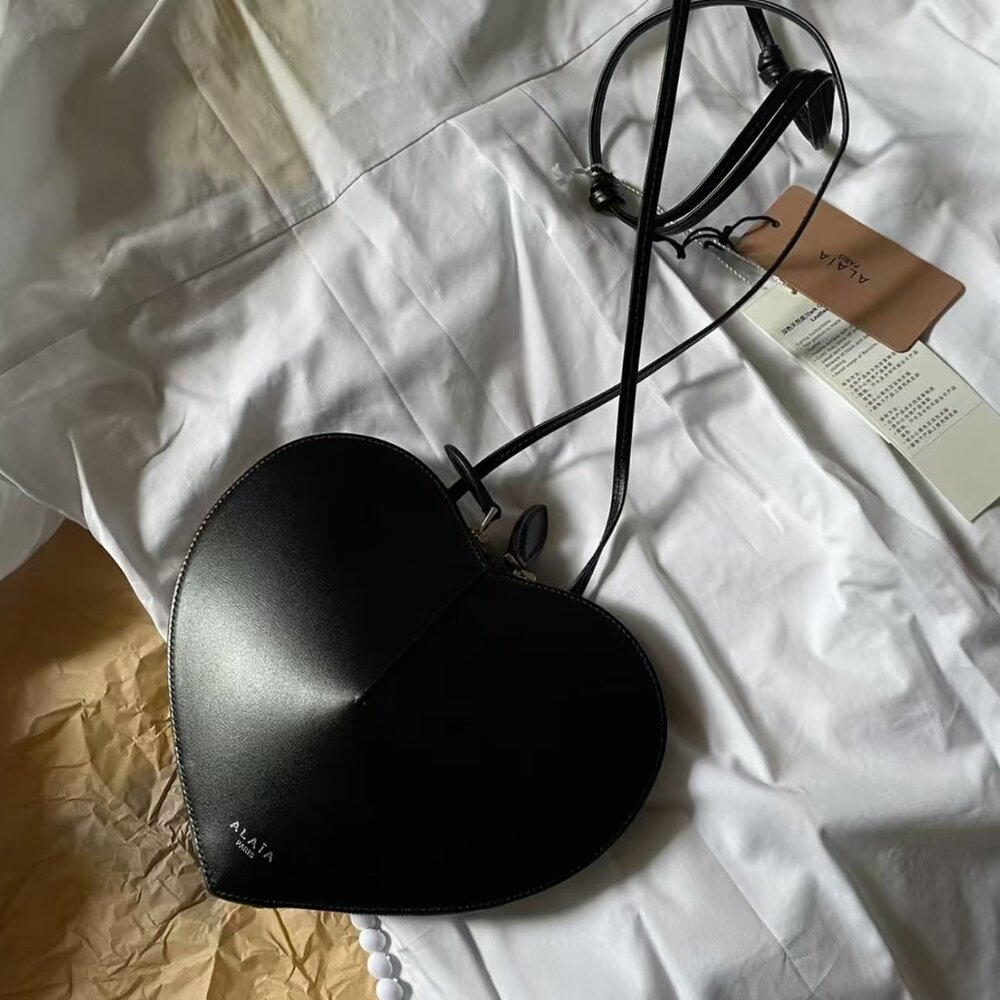 LE CŒUR BAG IN CALFSKIN